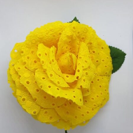 Flor flamenca en tela perforada con muy bonitos colores y original para que luzcas en tus fiestas rociera