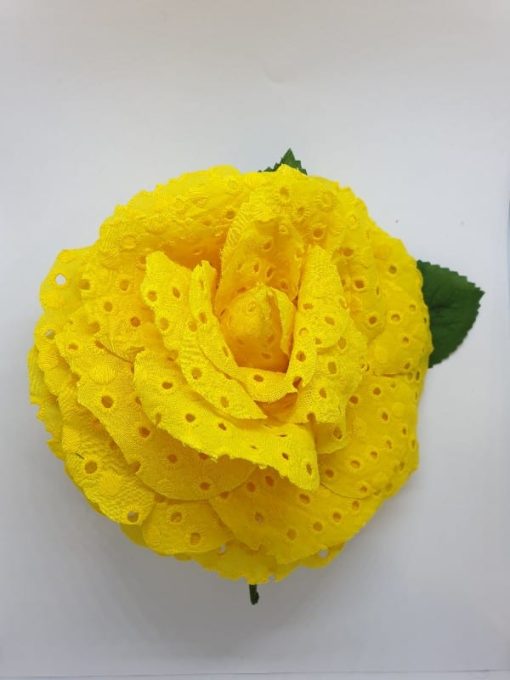 Flor flamenca en tela perforada con muy bonitos colores y original para que luzcas en tus fiestas rociera