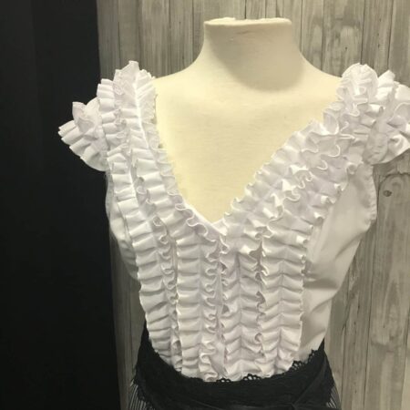 Camisa flamenca blanca sin manga con bonito detalle de garrucha en su pecho espalda redonda y escote en pico y mangas ranglán