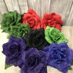 Flor flamenca con encaje en sus pétalos combinados entre si con tela del mismo color, una flor de flamenca muy original !!!!!