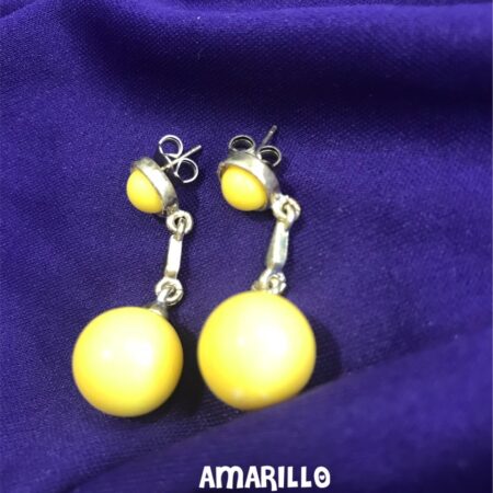 Pendientes flamencos de bola cortito y discreto.