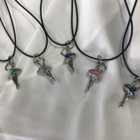 Colgante ballet con cordoncillo negro y bailarinas strass.