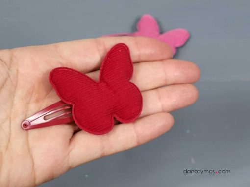 Clip colegial mariposa acolchada