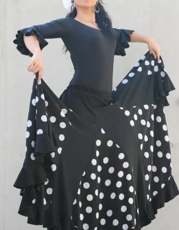Falda de flamenca con volante y godets a lunares.