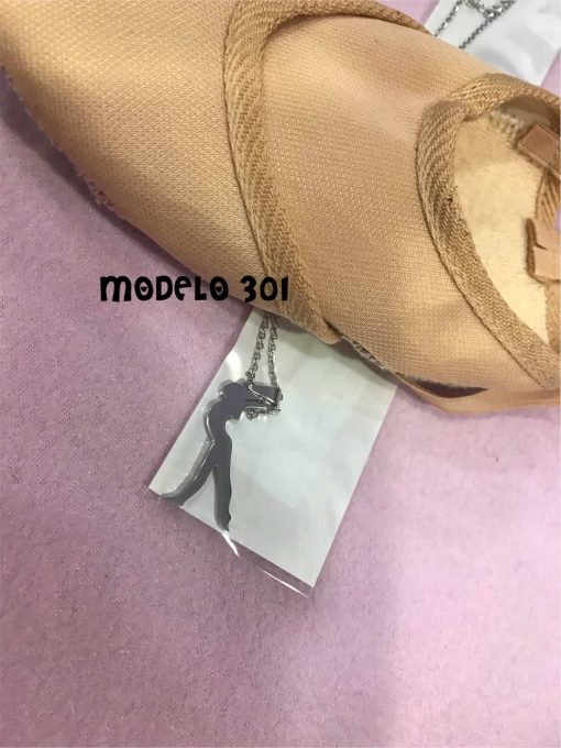 Colgante rítmica con figura en acero