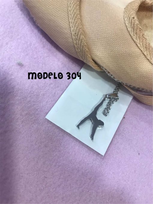 Colgante rítmica con figura en acero