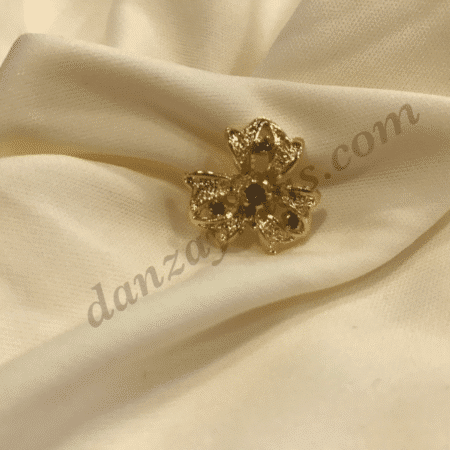 Broche con forma de flor para niña.