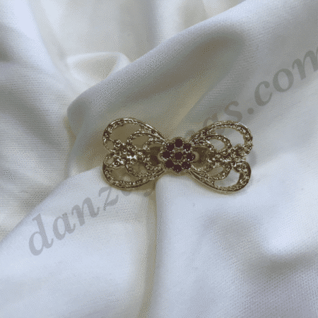 Broche de niña para traje regional.