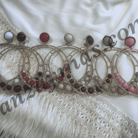 Aros de flamenca grandes con bolitas.