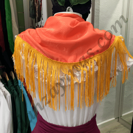 Mantoncillos de flamenca naranja con flecos en color yema,