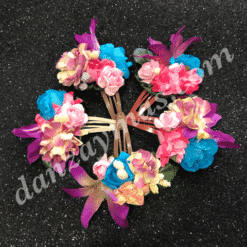 Tocados pelo con flores de huertana para niña con flores pequeñas de colores y pasador. No dejes de ver todo lo que te ofrecemos sobre el traje regional.