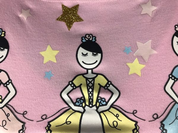 Camiseta ballet de El pettit Ballet corta con bonitos diseños de bailarinas de manga larga