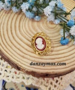 Broche camafeo dorado