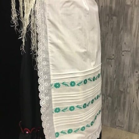 Delantal huertana con verde adornandolo y tablas entre ellas muy bonito y original