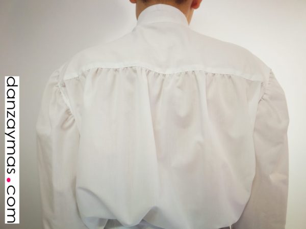Camisas de huertano en algodón blanco y tablas en el pecho