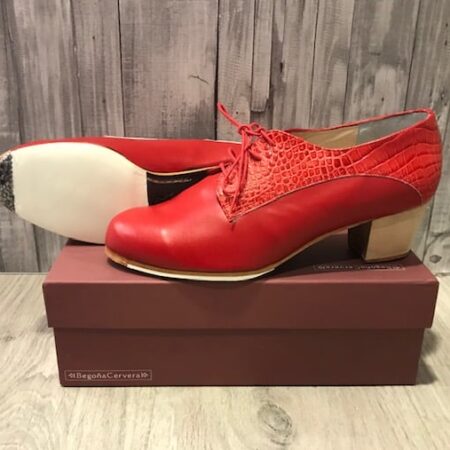 Preciosos botos Begoña Cervera en color rojo combinado en dos tipos de piel, para volverse loco!!!