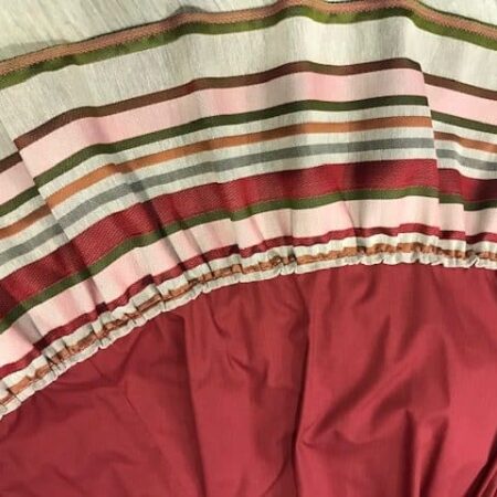 Refajo señora zagalejo en rojo con un volante de rayas a juego una bonita alternativa para no pasar calor el día del Bando de la Huerta