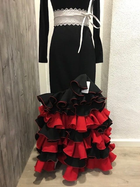 Falda flamenca roja y negra