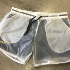 Pantalón short blanco de la marca Joma con malla interior en negro para mayor confort