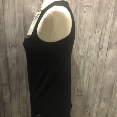 Camiseta deportiva mujer en tirantes con abertura en la espalda con botones en negra