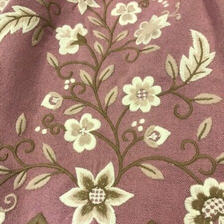 Refajo señora rosa palo con preciosos brodados a maquina en colores beige y tostados