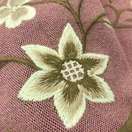 Refajo señora rosa palo con preciosos brodados a maquina en colores beige y tostados
