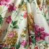 Falda canastera con flores preciosas de varios colores sobre fondo beige muy combinable con cualquier camisa