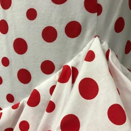Falda flamenca roja con lunares encontrados grandes y llamativos con cintura alta