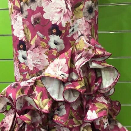 Traje flamenco flores de la talla 46 con un estampado precioso que no podrás dejar de mirar