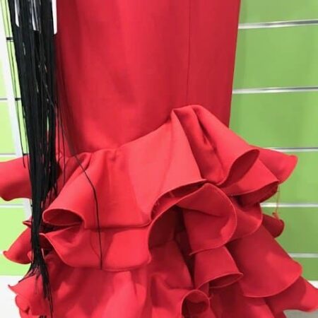 Traje de gitana rojo de la talla 48, un clásico en color pero con una tela caida y movida que realzará tu figura
