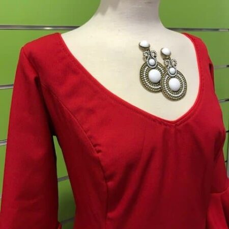 Traje de gitana rojo de la talla 48, un clásico en color pero con una tela caida y movida que realzará tu figura