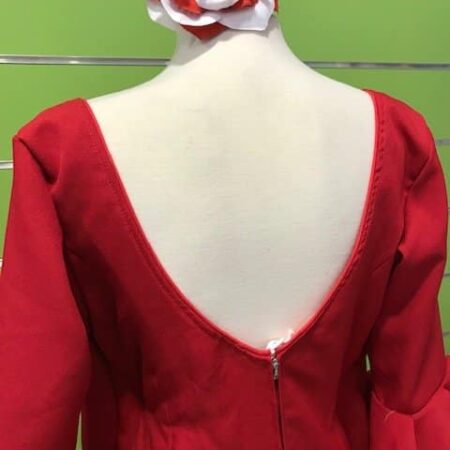 Traje de gitana rojo de la talla 48, un clásico en color pero con una tela caida y movida que realzará tu figura