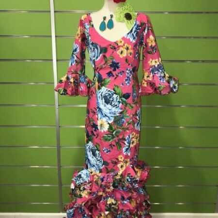Traje de flamenca talla 44 fucsia con flores predominantes en azul con seis volantes