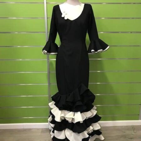 Traje de flamenca negro combinado de la talla 44 confeccionado en strech
