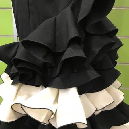 Traje de flamenca negro combinado de la talla 44 confeccionado en strech