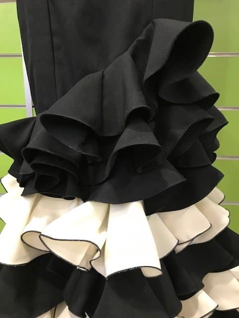 Traje de flamenca negro combinado de la talla 44 confeccionado en strech