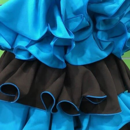 Traje de flamenca turquesa talla 46 con volantes combinados en marrón chocolate