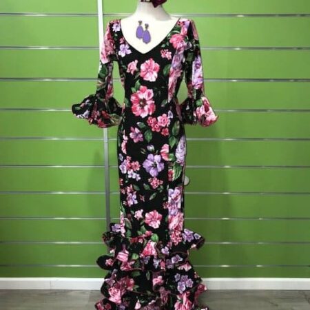 Traje flamenco talla 40 negro con preciosas y llamativas flores en malva y fucsia, un modelo de vestido clásico pero con estampados que enamoran!!!