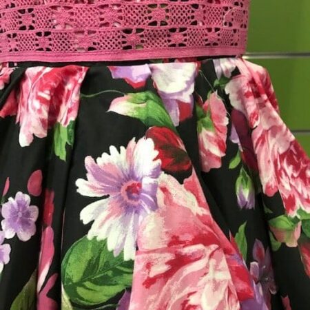 Vestido flamenco flores con falda canastera talla 40 con fondo negro y flores en malva, rosa y fucsia