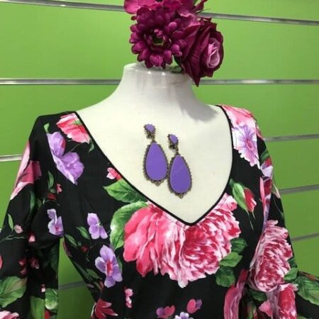 Vestido flamenco flores con falda canastera talla 40 con fondo negro y flores en malva, rosa y fucsia