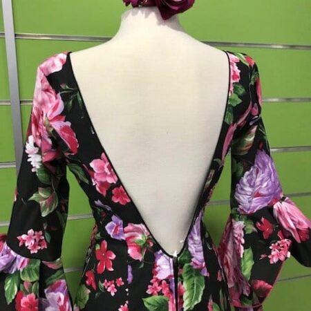 Vestido flamenco flores con falda canastera talla 40 con fondo negro y flores en malva, rosa y fucsia