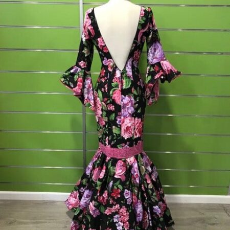 Vestido flamenco flores con falda canastera talla 40 con fondo negro y flores en malva, rosa y fucsia