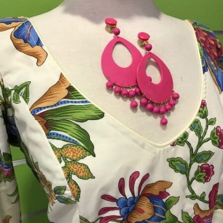 Traje de gitana con flores talla 40 con falda canastera y manga al codo