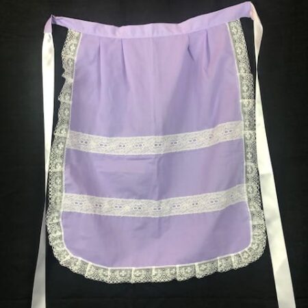 Delantal de huertana malva para señora con puntillas blancas
