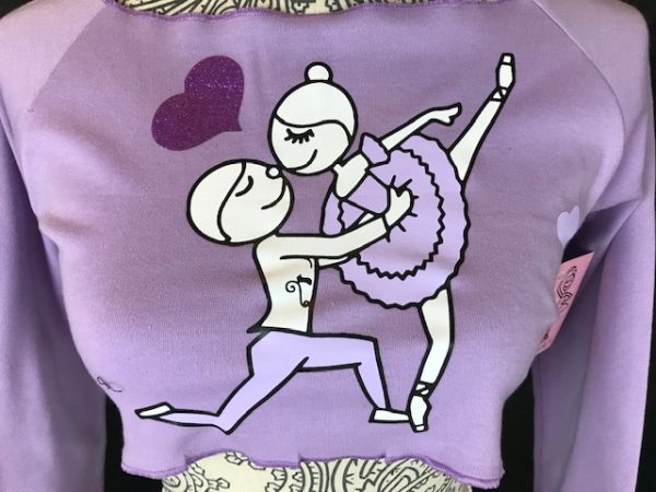 Camiseta ballet de El pettit Ballet corta con bonitos diseños de bailarinas de manga larga