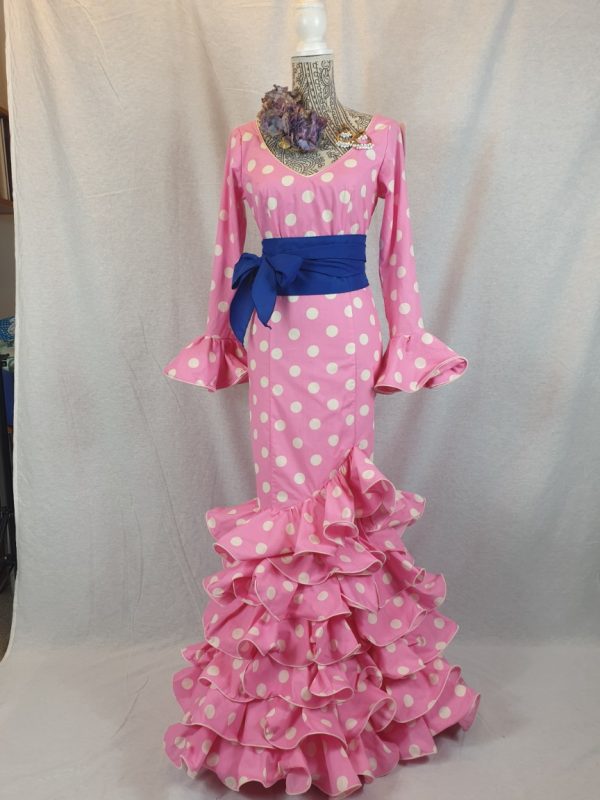 Traje flamenco rosa chicle con lunares blancos