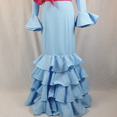 Traje flamenco celeste confeccionado en tejido streck