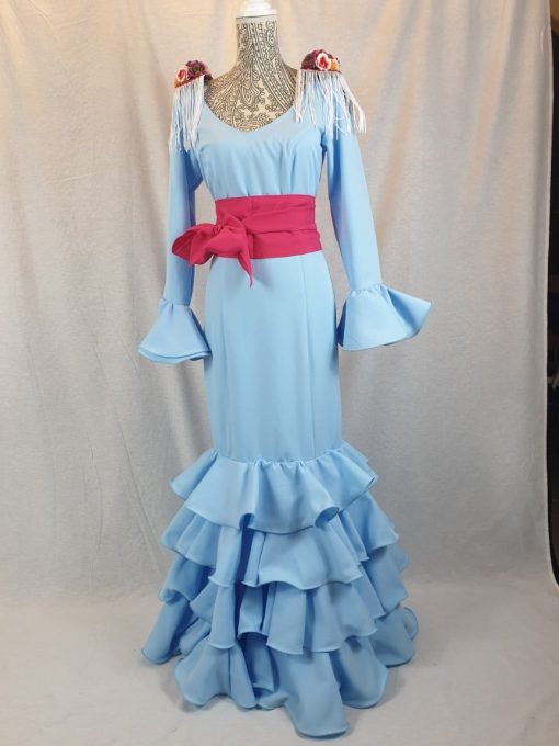 Traje flamenco celeste confeccionado en tejido streck