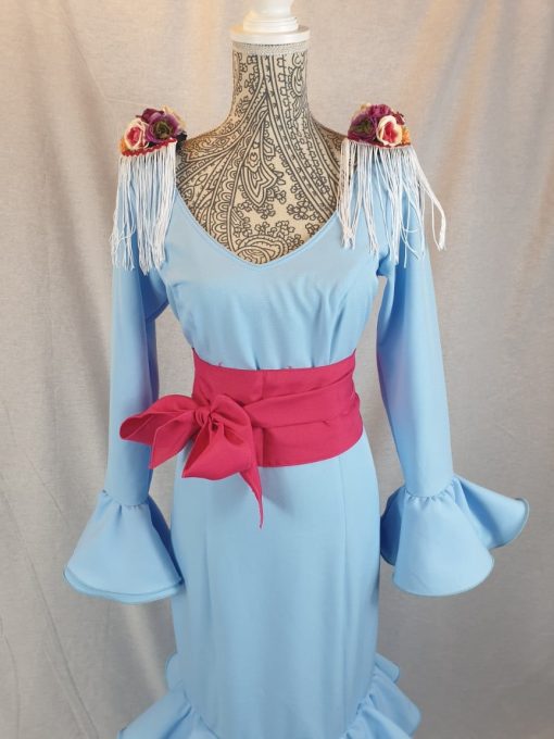 Traje flamenco celeste confeccionado en tejido streck