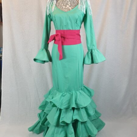 Traje de flamenca verde mar con cuatro volantes